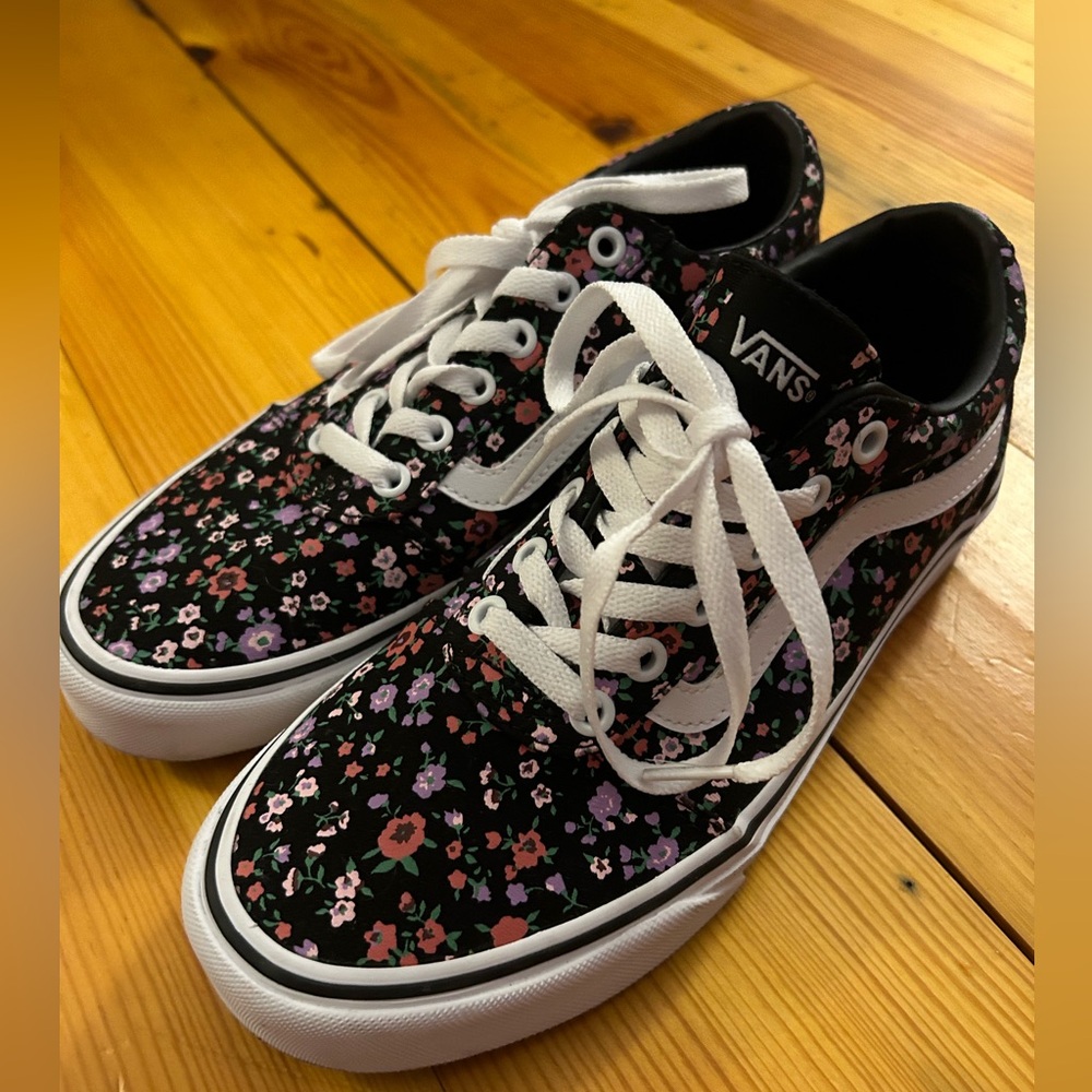 Flower Vans-size 8